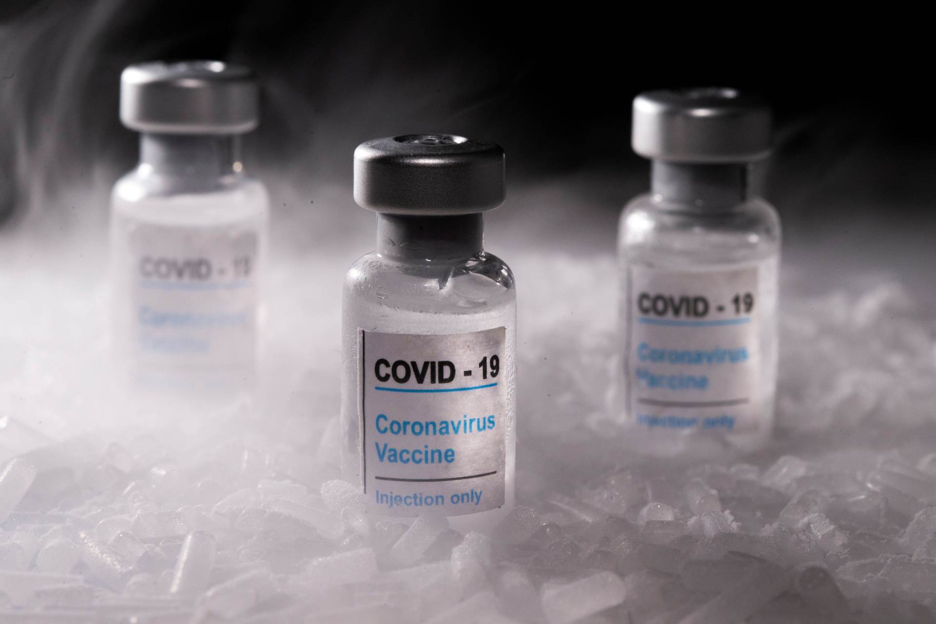 2020-12-09T073217Z_267559155_RC2JJK9C331O_RTRMADP_3_HEALTH-CORONAVIRUS-ROCHE-MODERNA
